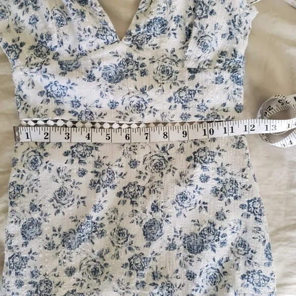 Minkpink Toile Floral Blue and White Open Back Mini Dress Small - Picture 10 of 11